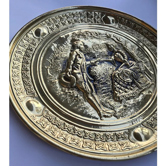 Set of 2 Vintage Brass Embossed Metal Wall  Plates, Romantic Scenes - Picture 3 of 14